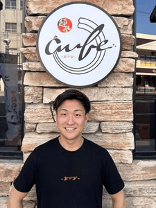 A0UrYmcGg7vt4Rz1yrPr.png?w=940&h=940