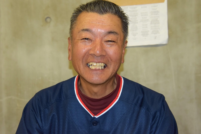 野球人生を振り返る安江監督(3月24日、日進グラウンド監督室で)