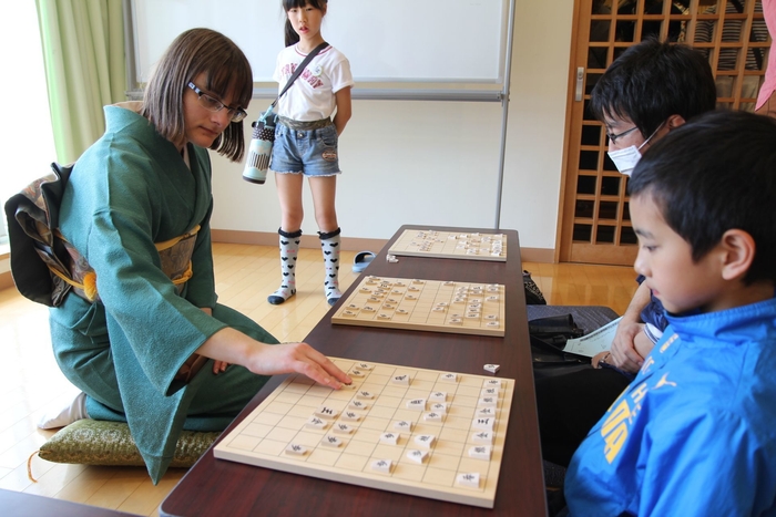 将棋界史上初の外国人女流棋士カロリーナ・ステチェンスカ棋士参戦!