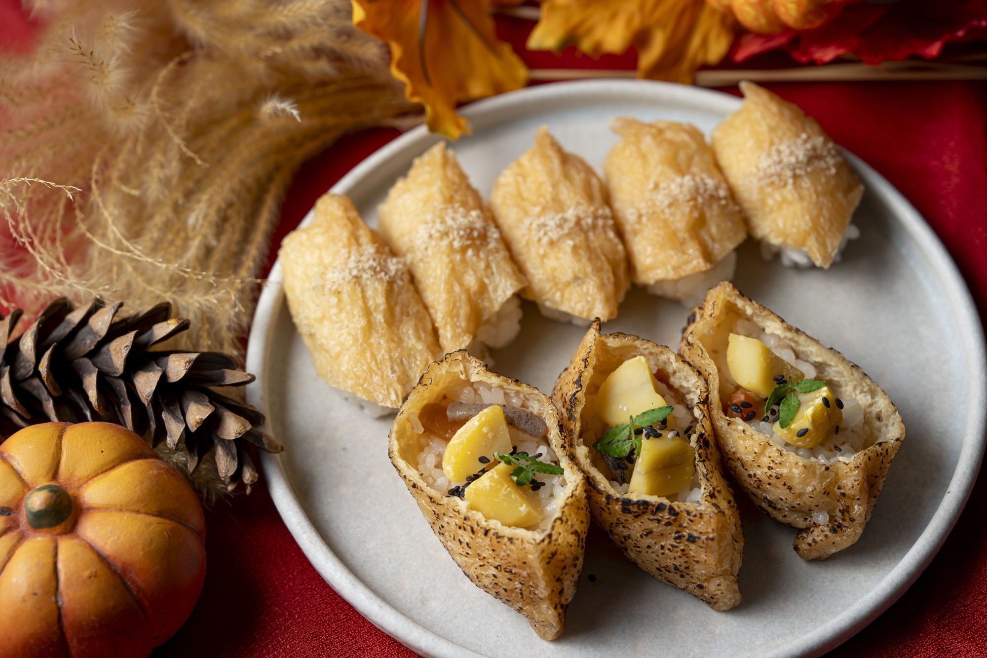 写真:炙り栗五目と一口の二色いなり