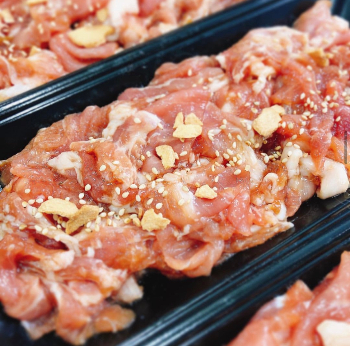 精肉から揚げ物、お弁当まで幅広いバリエーション