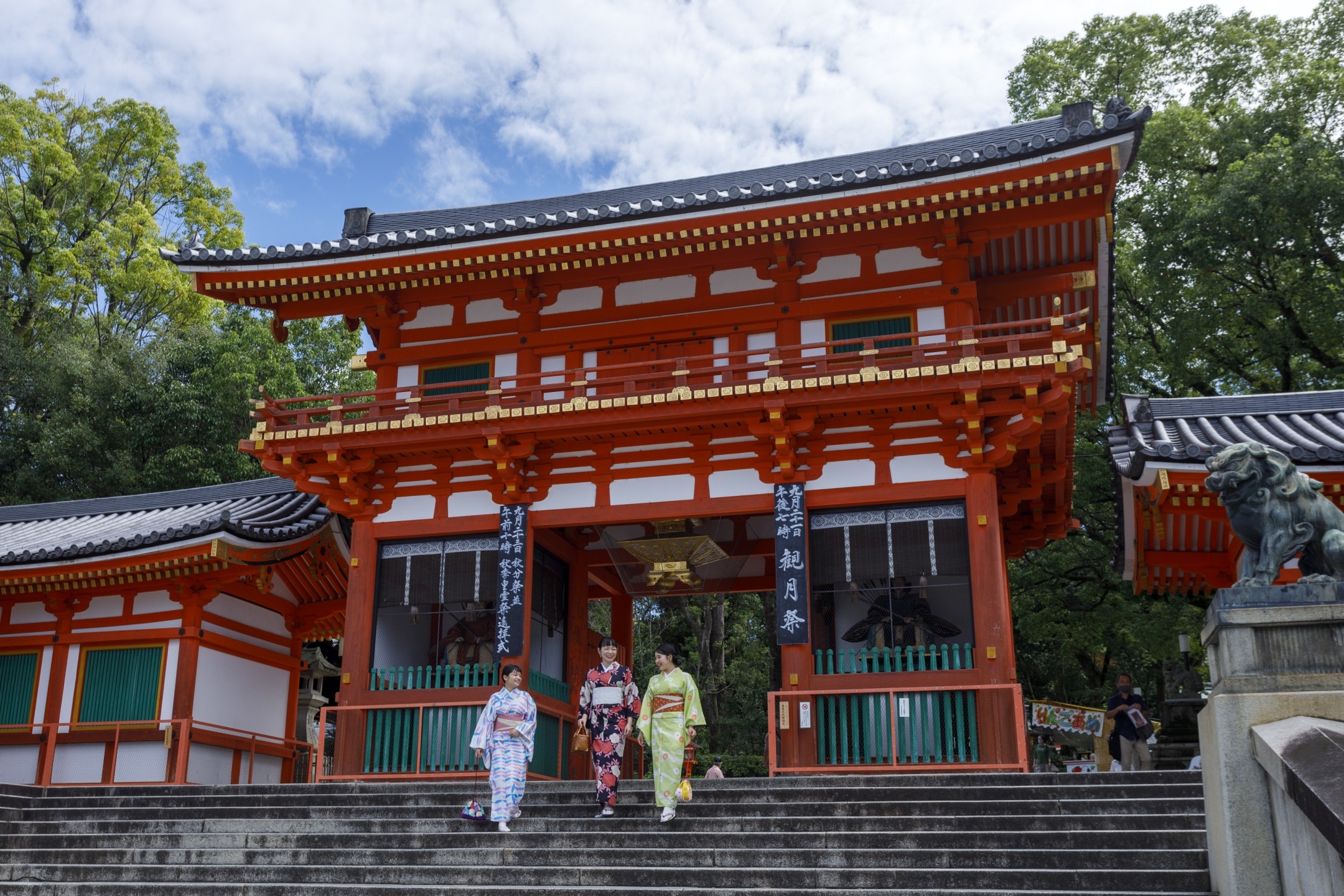 【OMO by 星野リゾート　京都3施設】都市観光ホテル「OMO」×京都の老舗ブランド「よーじや」の共同企画 卒業旅行プラン「OMOの卒たび～京都べっぴん旅～」販売｜期間：2021年12月1日〜2022年6月30日／販売施設：OMO5京都祇園、OMO3京都東寺、OMO5京都三条