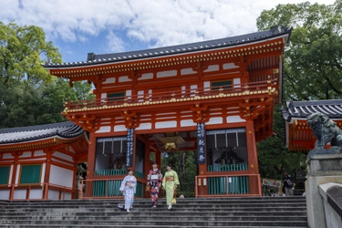 【OMO by 星野リゾート　京都3施設】都市観光ホテル「OMO」×京都の老舗ブランド「よーじや」の共同企画 卒業旅行プラン「OMOの卒たび～京都べっぴん旅～」販売｜期間：2021年12月1日〜2022年6月30日／販売施設：OMO5京都祇園、OMO3京都東寺、OMO5京都三条