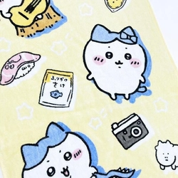 色や柄がポップなちいかわのタオルハンカチやフェイスタオル！キャラの個性が反映されたデザインで、プレゼントにもおすすめ