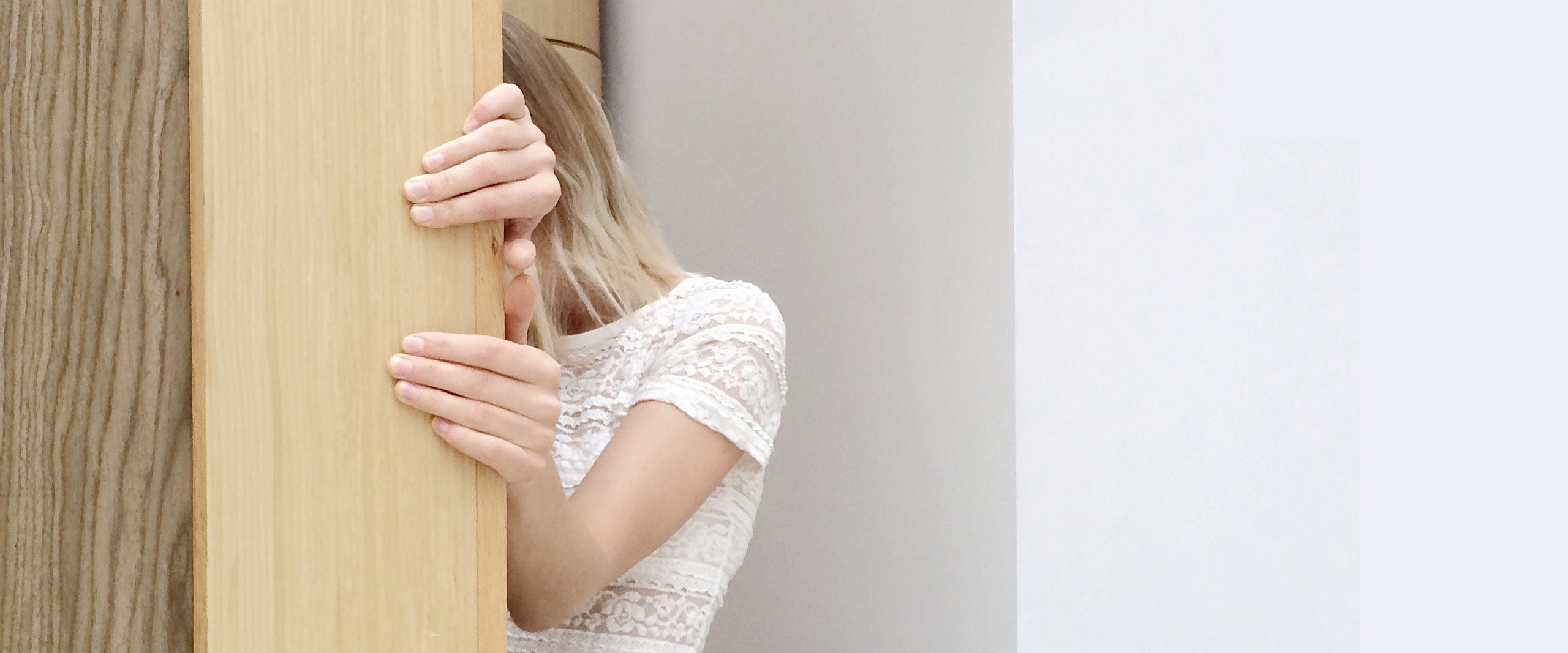 ひとりで悩まず相談を！当社専属の精神保健福祉士が解説　人前で過度に緊張してしまう “社会（社交）不安障害”とは？