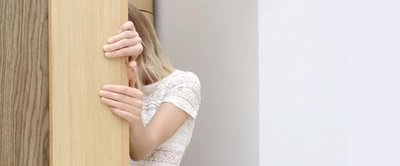 ひとりで悩まず相談を！当社専属の精神保健福祉士が解説　人前で過度に緊張してしまう “社会（社交）不安障害”とは？