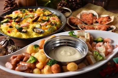 チーズフォンデュ、魚介のパエリア