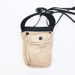 ミッフィーのドリンクホルダーが便利すぎ。クリップでどこでもサッとりつけ。手が塞がるもやもや解消。