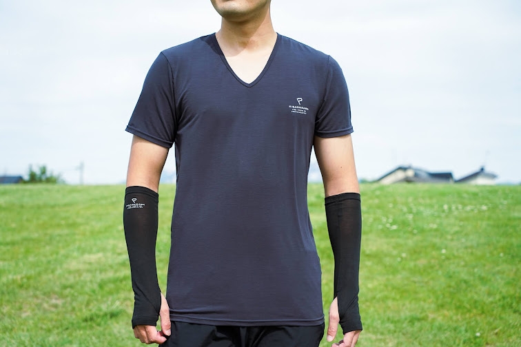 男性Lサイズ(モデル身長178cm)色:チャコール