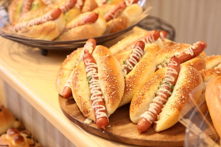 SUMOMOベーカリー横浜青葉店、120円パン1個無料券を配布　 オープン4か月感謝キャンペーンを実施！