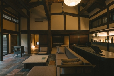 特別当「瑞雨」のリビングには、暖炉やキッチンを設置