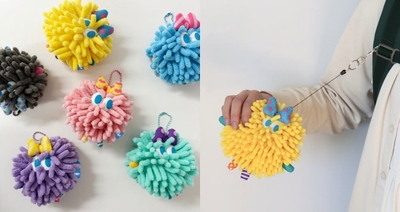 左 マスコット、右 リールパスケース