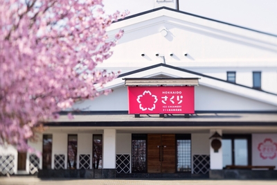 「HOKKAIDO さくら ICE CREAMERY」外観