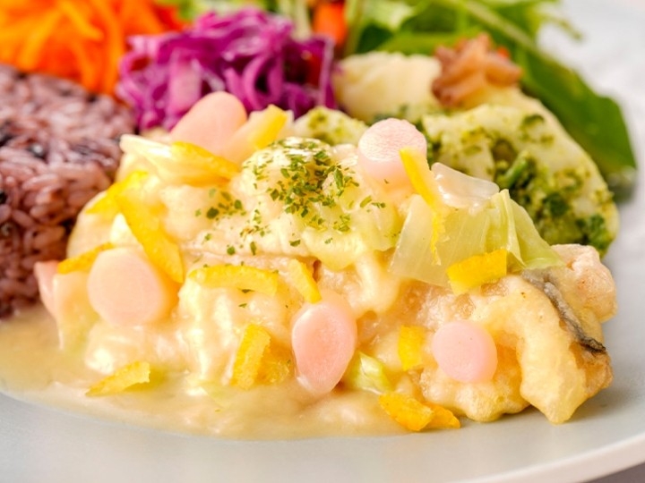 タラのフリット 岩下の新生姜とキャベツのソース