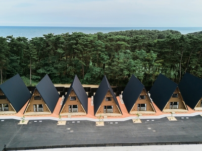 海と松林に囲まれ自然と一体となったヴィラ