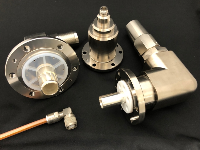 大型・高電圧カスタムコネクタ