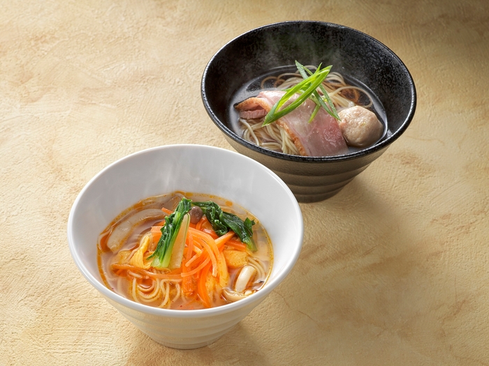 (上)鴨出汁の中華そば　(下)酸辣湯麺