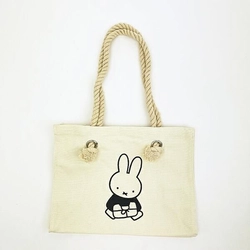 ミッフィー70周年！もちっ、ふわ～としたナインチェハグミークッションが登場。両側からすっぽり手を入れられる、癒されアイテム。