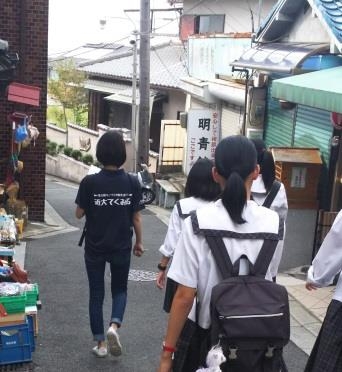 学生が東大阪の町工場と石切参道商店街をご案内 修学旅行の中学生に東大阪の魅力を伝える「学生ガイド」