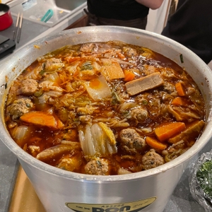 AvE4zwa9myWld8EOKrRX.jpeg?w=940&h=940