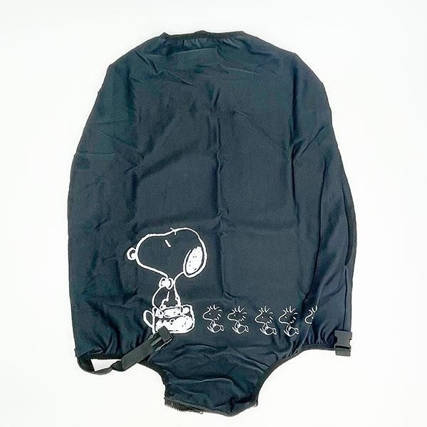 スヌーピーのシンプルで使いやすいブラックのスーツケースカバー。スーツケースを汚れや雨から守り、出張でも旅行でも大活躍！