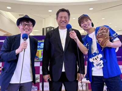 「TOKAI RADIO公開収録　Live Dragons!   atイオンモールナゴヤドーム前」に出演した辻本達規と、ガッツナイター解説者・山﨑武司、TOKAI RADIO アナウンサー源石和輝(2025年5月17日実施)