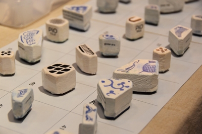 用意されたカケラ模様のスタンプ