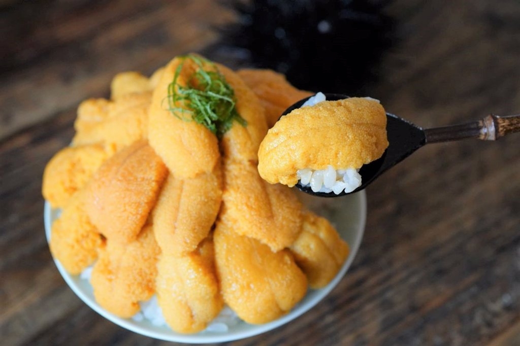 洋野うに牧場の四年うにと天然わかめのお得セット / 4,000円(税込)