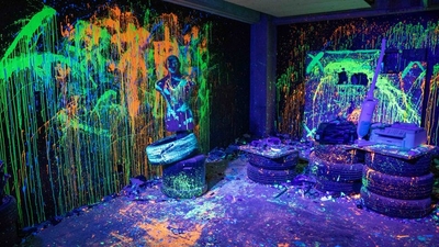 暗闇で物が壊せるNEON SMASH