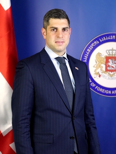 BAr21Z4B7dIBhVt7mhvF.jpg?w=940&h=940