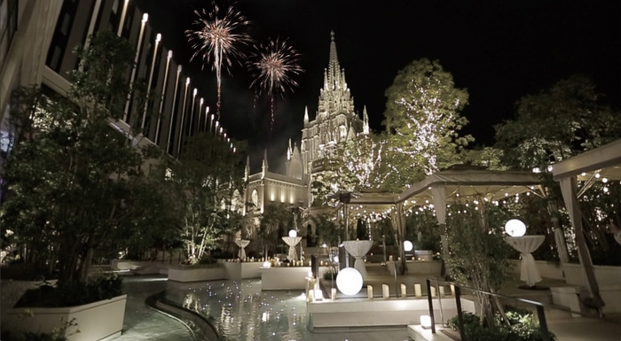 大聖堂越しの打ち上げ花火(イメージ)でお二人を祝福