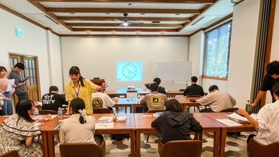 ホテル一望で実施されるお泊り保育の授業風景