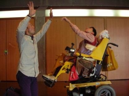 障がい者のためのダンスワークショップを開催　近畿大学文芸学部×たんぽぽの家 アートセンターHANA