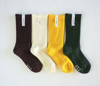 17.5μスーパーエクストラファインメリノウールと呼ばれる、非常に細く柔らかい高品質なメリノウールを使用した”ジャスパーソックス”