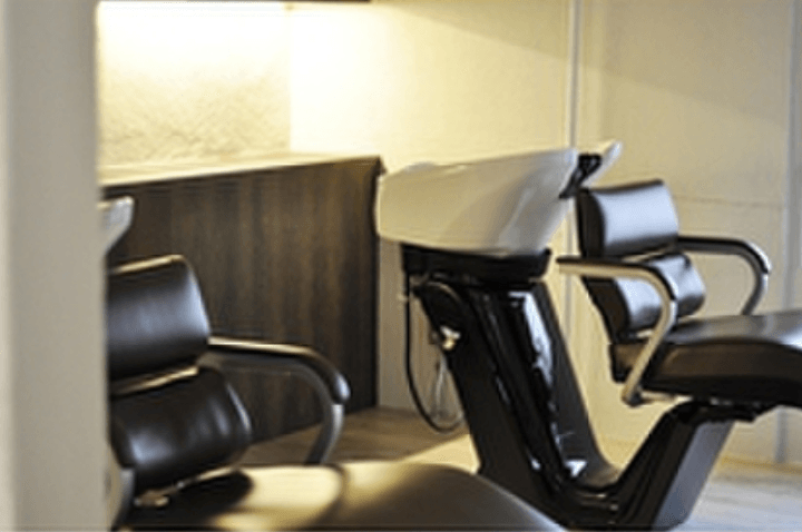 キッズスペースあり!アットホームなボタニカルヘアサロン『5 Vintage』の情報を駅近ドットコムで公開