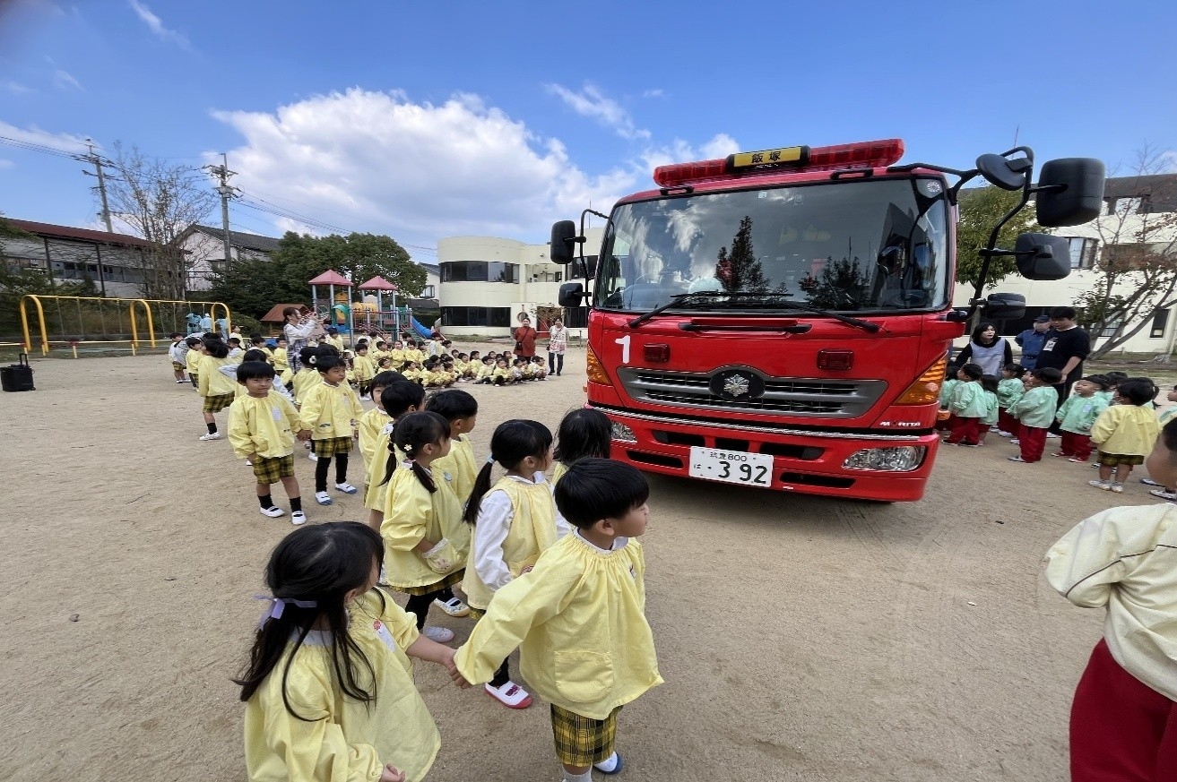近畿大学九州短期大学附属幼稚園で地震・火災避難訓練を実施 飯塚消防署協力のもと事前通知なしで行う実践的な避難訓練