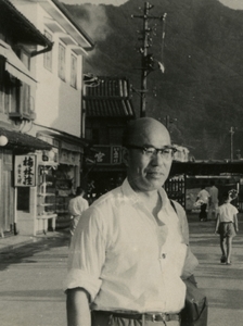 初代館長　長岡省吾