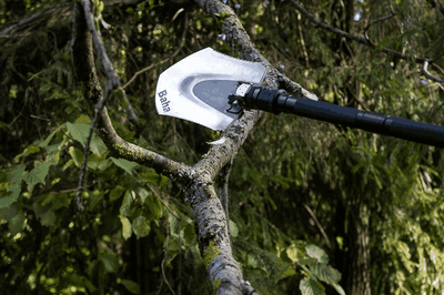 VERKの斧、ノコギリの機能で道を切り開きます。