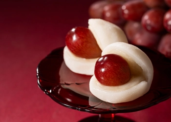 新品種の高級ぶどう「クイーンルージュ」を使用した『極み果実大福』9月限定・金土日祝の13日間だけの特別販売