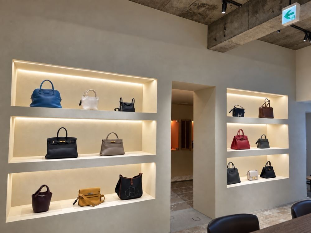 銀座のエルメス専門店「H3 VINTAGE」、10月1日より7つの革を揃えた店頭企画を開始