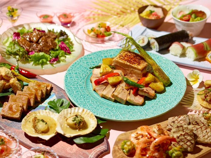 中央:神戸ポーク 豚バラ肉のオーブン焼き パイナップルサルサ