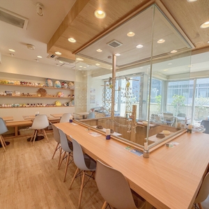 「ことりすまいる」カフェ店内写真　※時期によりイメージが異なります。