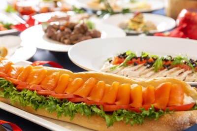 スモークサーモンのバケットサンド