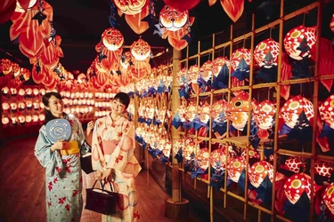 【青森屋】450個以上の金魚ねぷたに囲まれた「しがっこ金魚まつり」開催　～ポイの表面に運勢が浮かび上がる「ポイみくじ」が新登場～｜期間：2022年6月1日～8月31日