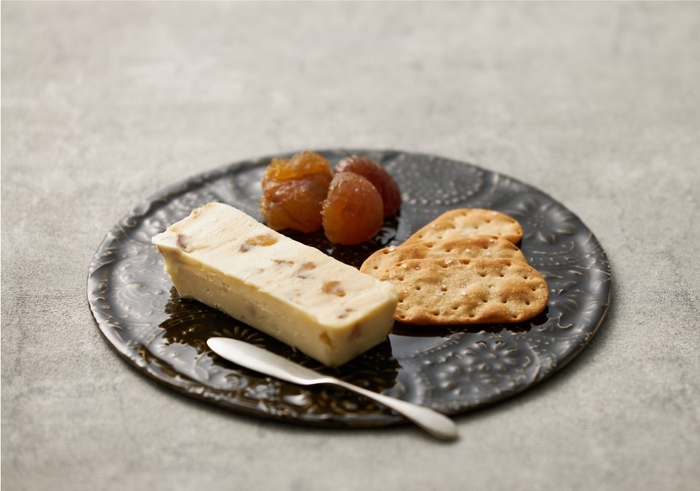 風味豊かな「チーズの酒粕漬」に上品な甘みのマロングラッセがたっぷり。