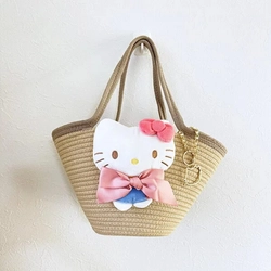 サンリオキャラクターのぬいぐるみ付カゴバッグ。いやしのキャラクターが存在感抜群のバッグです。