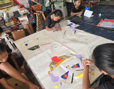 今回のテーマ「オゴオゴ」を描く子どもたち