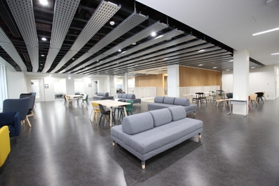 ラーニングコモンズ　©フォトスタジオウスタ