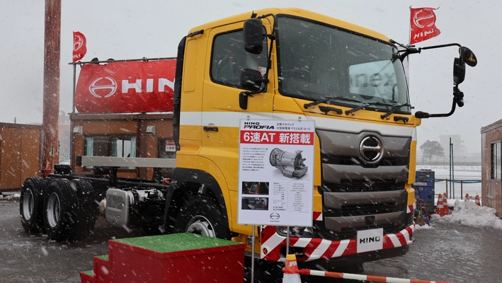 トルクコンバーター付きアリソントランスミッション4440が 大型トラック「日野プロフィアFS」ベースの除雪車に標準搭載