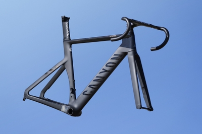 エアロードCFR Gen 3フレームセット　349,000円（消費税・送料込み） Photo: shinichi / にんにんサイクル